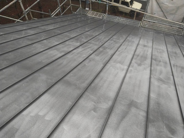 北杜市　ガルバリウム鋼板　塗装工事　高圧洗浄　遮熱塗料